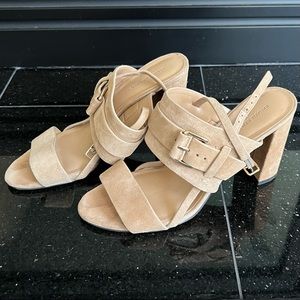 Banana Republic Suede Heels! Excellent Condition!🤩